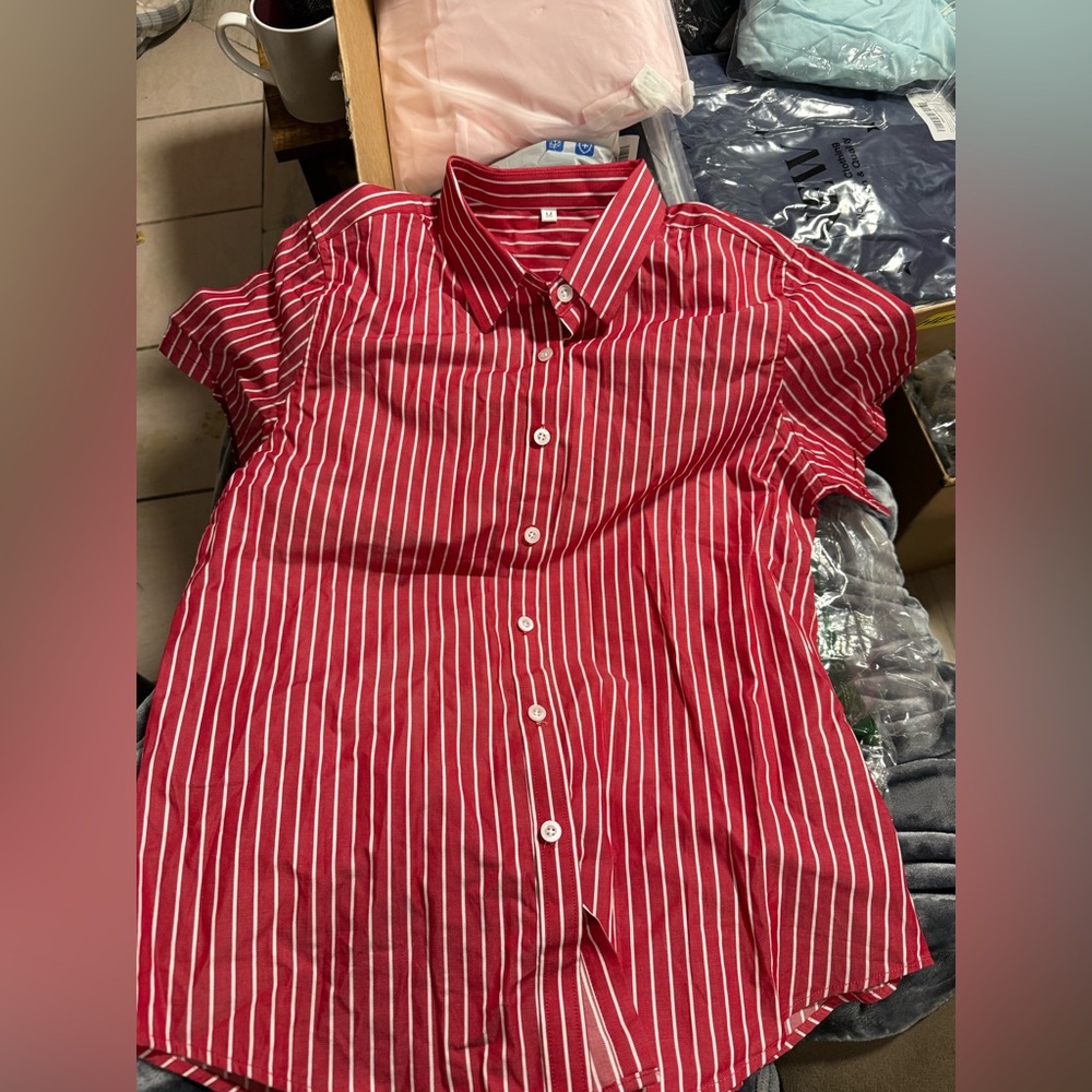 Women’s Red & White Striped Button Down Shirt Short Sleeve Medium
